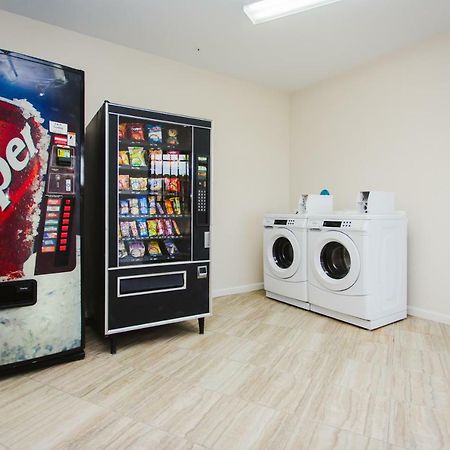 Scottish Inn & Suites Baytown Esterno foto