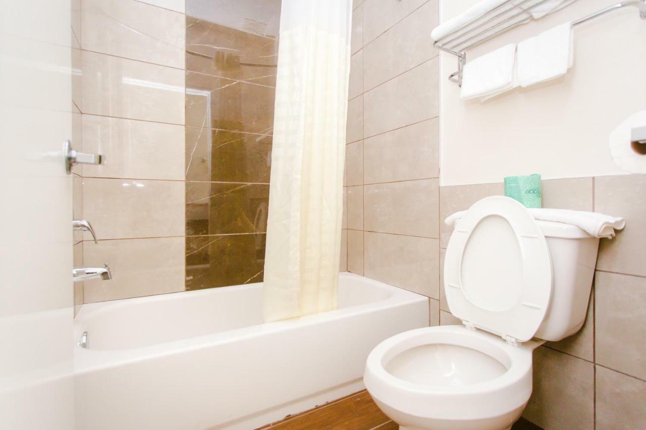 Scottish Inn & Suites Baytown Esterno foto