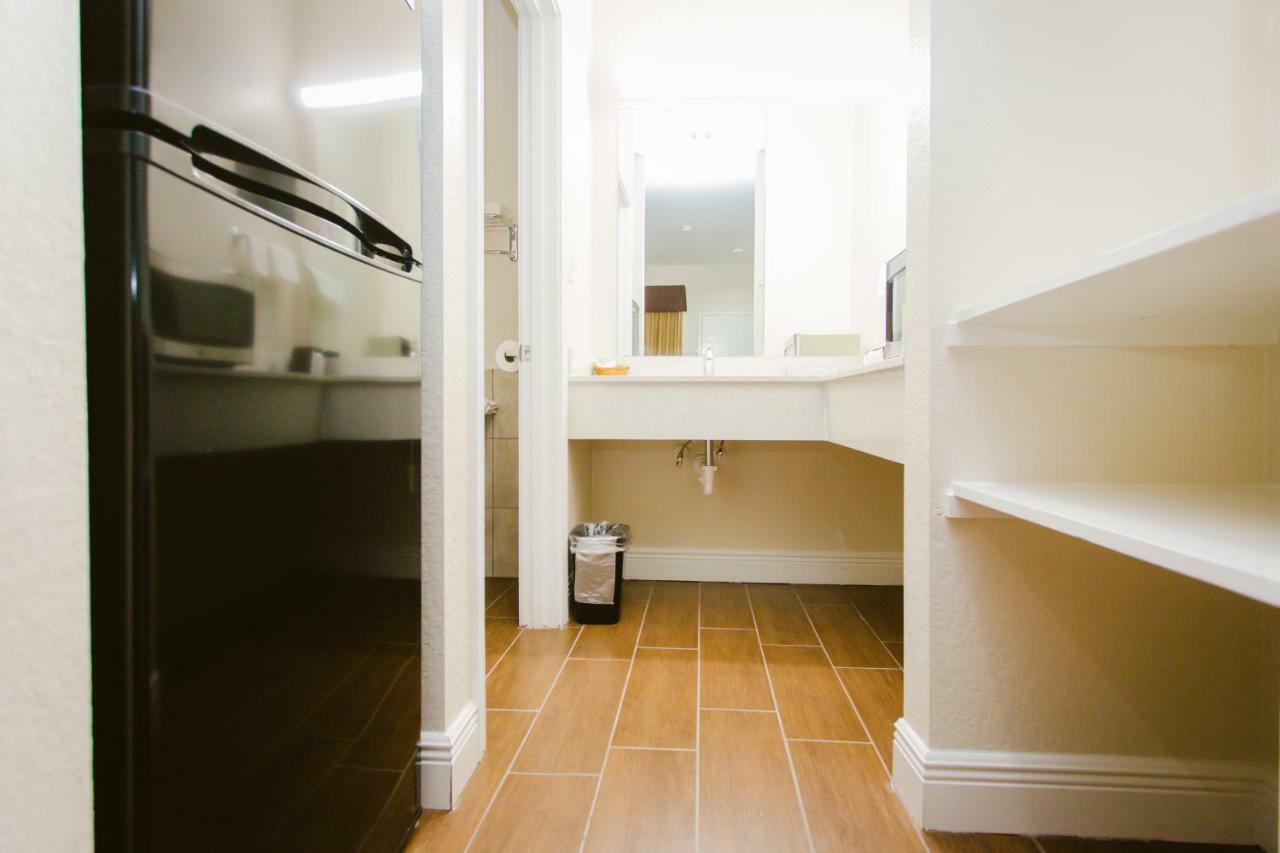Scottish Inn & Suites Baytown Esterno foto